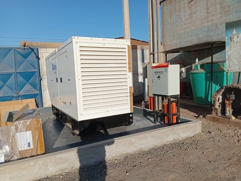 Grupo electrógeno y su tablero de control instalados por CLIMATEC